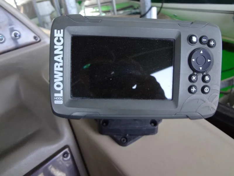 Slide: The Image of Lowrance fish finder on 2019 Lowe Retreat 230 RFL boat dashboard. - 18