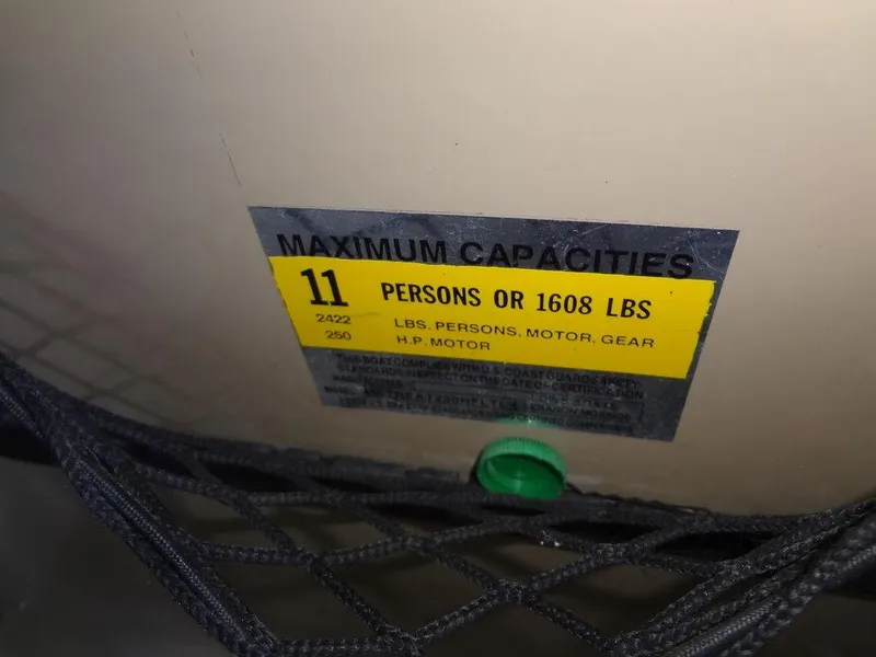 Slide: The Image of 2019 Lowe Retreat 230 RFL maximum capacity label, 11 persons or 1608 lbs. - 20