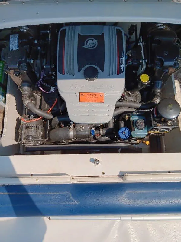 Slide: The Image of Crownline Boats 21 SS 2012 - 10