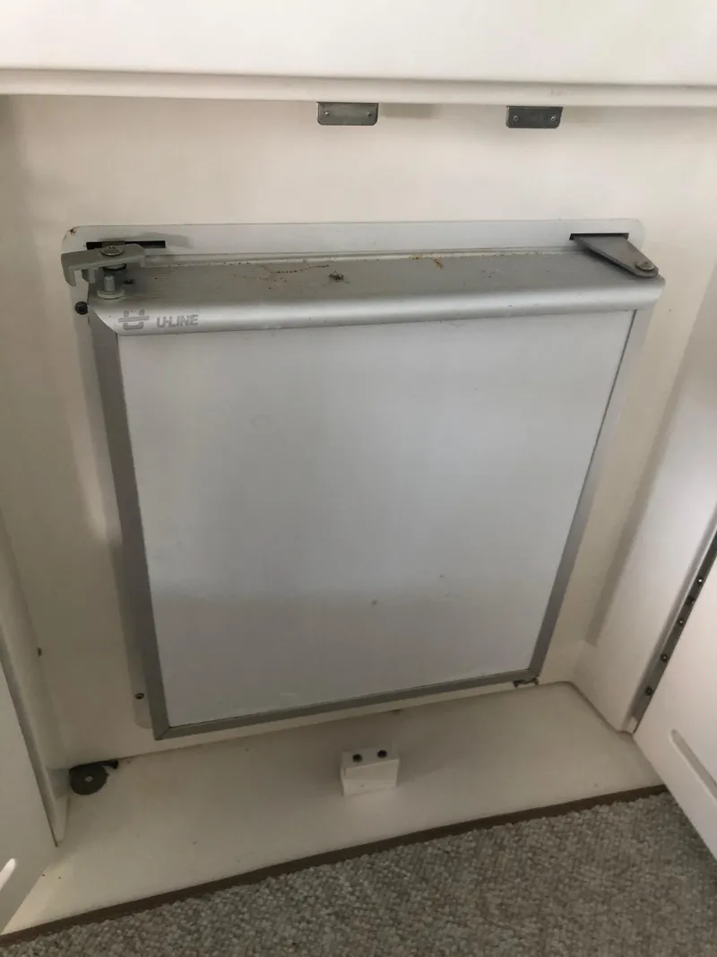 Slide: The Image of Sea Ray 340 Sundancer 2000 - 18