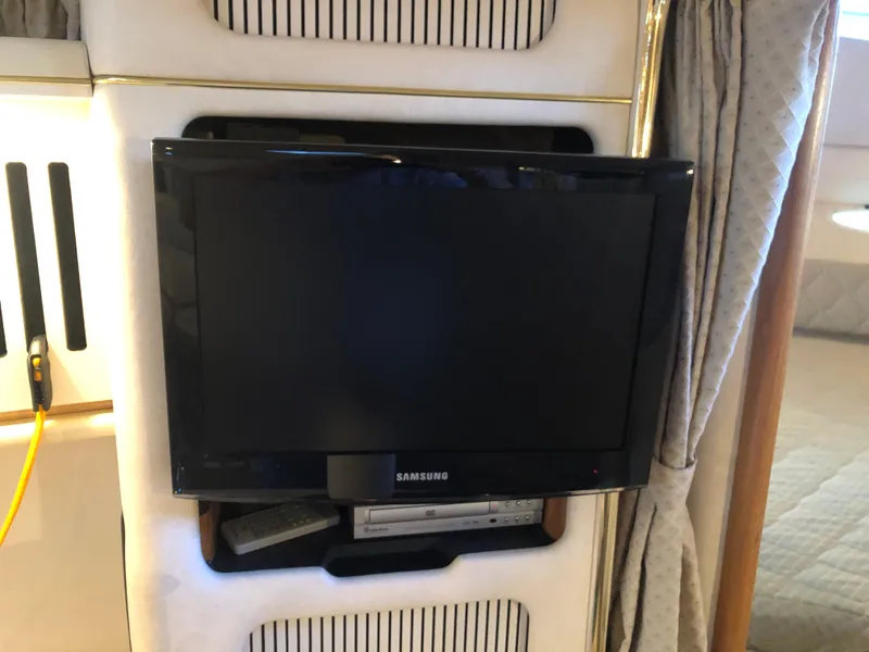 Slide: The Image of Sea Ray 340 Sundancer 2000 - 51