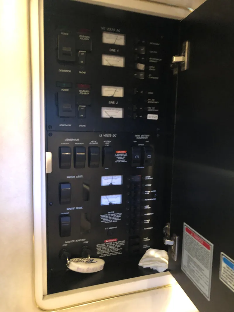 Slide: The Image of Sea Ray 340 Sundancer 2000 - 56