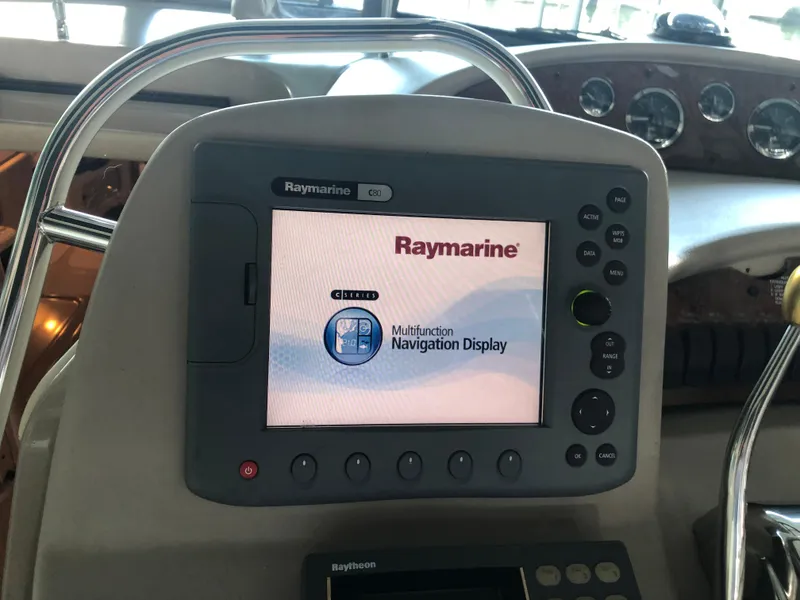 Slide: The Image of Sea Ray 340 Sundancer 2000 - 61