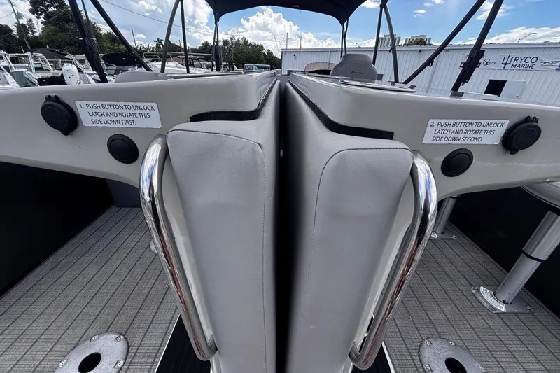 Slide: The Image of 2023 Starcraft CX 23 DL BAR boat interior with latch instructions and sleek design. - 45