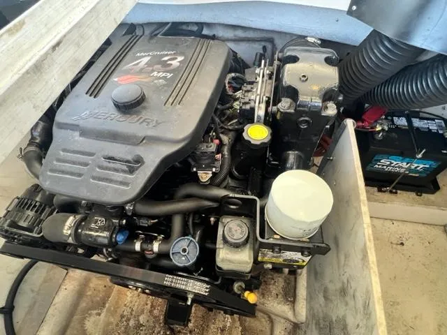 Slide: The Image of 2006 Sea Ray 195 Sport engine compartment with MerCruiser 4.3 MPI engine. - 8