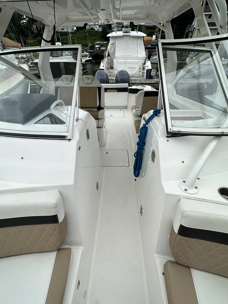 Slide: The Image of 2018 Edgewater 262CX boat interior with open cockpit and seating. - 15