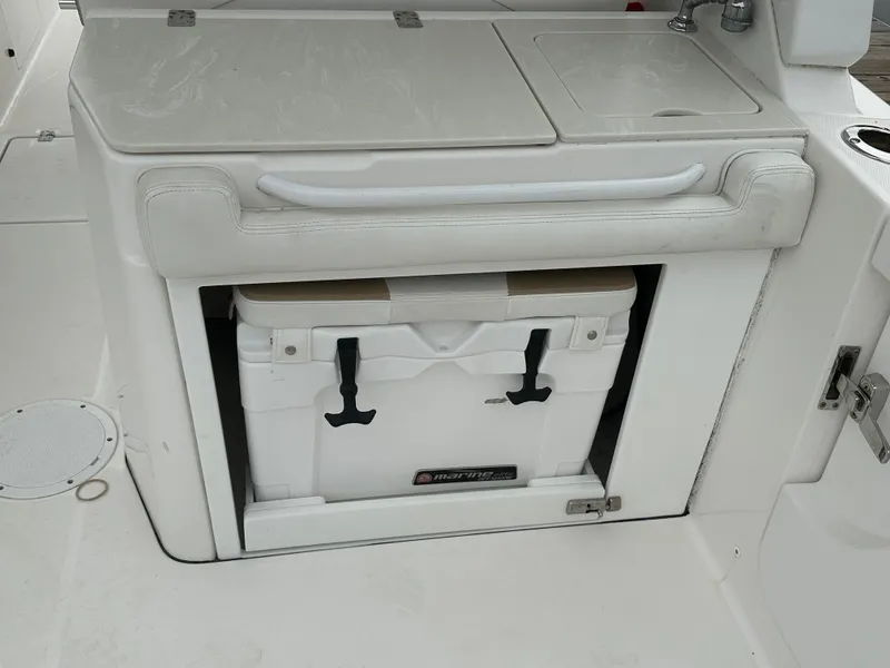 Slide: The Image of Edgewater 262CX 2018 boat with built-in cooler storage. - 9