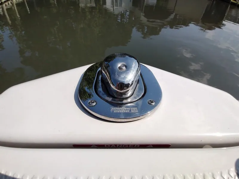 Slide: The Image of 2018 Chaparral 267 SSX boat cleat on calm water background. - 14