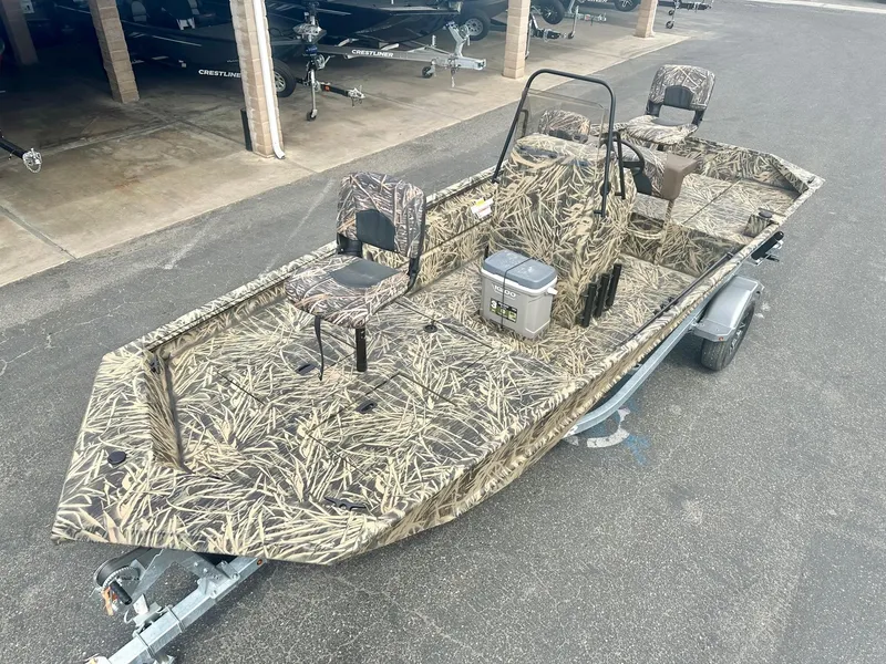 Slide: The Image of Crestliner 1860 Retriever CC w/ 80 HP Mercury Jet! 2024 - 10