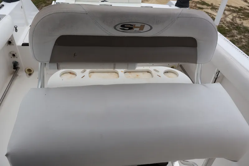 Slide: The Image of Rear seat of a 2010 Sea Hunt 24 Gamefish boat. - 12