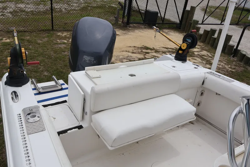 Slide: The Image of 2010 Sea Hunt 24 Gamefish boat with Yamaha engine. - 5