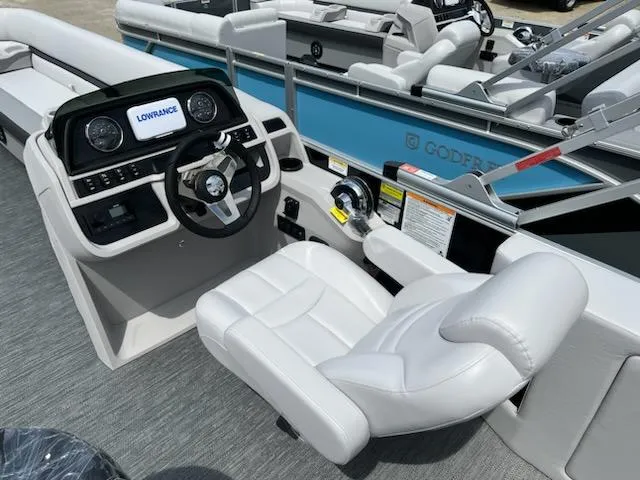 Slide: The Image of 2024 Sweetwater 2286C boat cockpit with white captain's chair and control panel. - 10