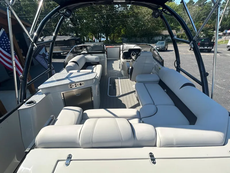 Slide: The Image of 2023 Avalon 2585 EL boat interior with luxurious seating and modern amenities. - 30