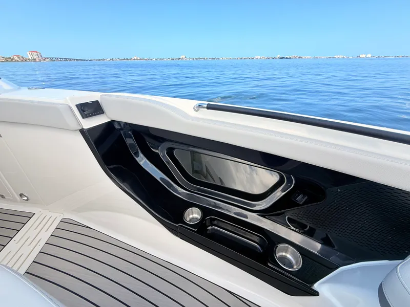 Slide: The Image of Sea Ray SLX 360 Outboard 2027 - 76