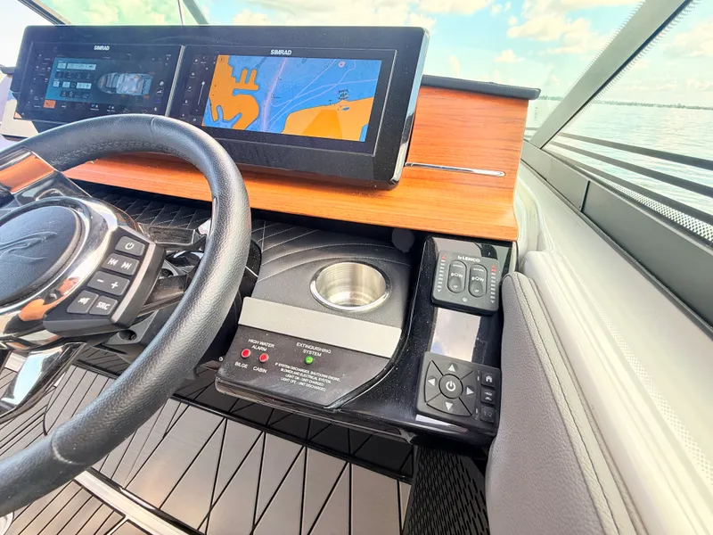 Slide: The Image of Sea Ray SLX 360 Outboard 2027 - 55