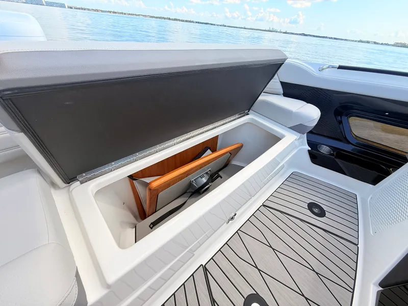 Slide: The Image of Sea Ray SLX 360 Outboard 2027 - 82