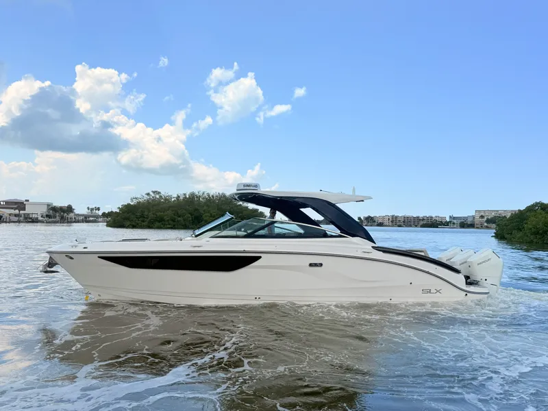The Image of Sea Ray SLX 360 Outboard 2027 - 0