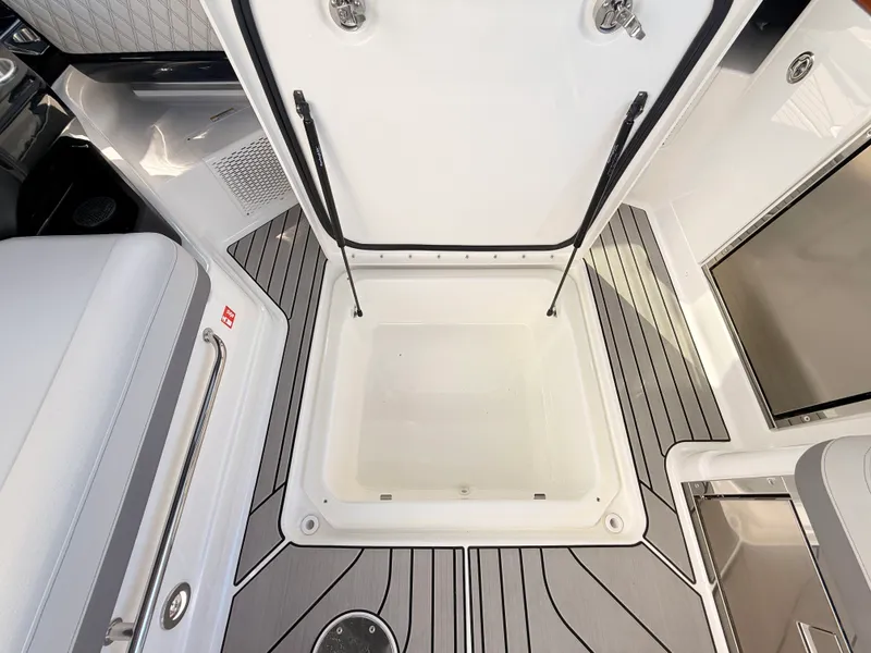 Slide: The Image of Sea Ray SLX 360 Outboard 2027 - 42