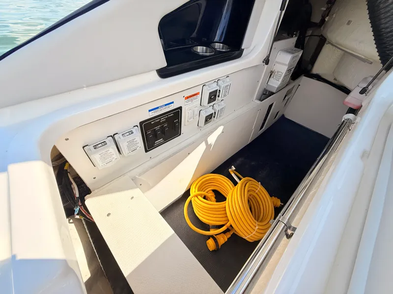 Slide: The Image of Sea Ray SLX 360 Outboard 2027 - 23