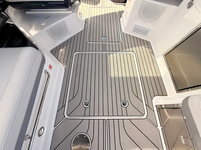 Slide: The Image of Sea Ray SLX 360 Outboard 2027 - 41