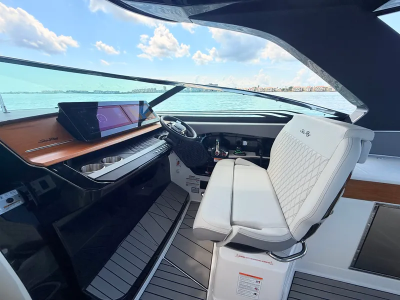 Slide: The Image of Sea Ray SLX 360 Outboard 2027 - 51