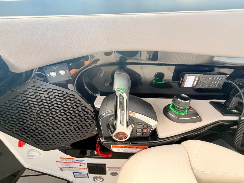 Slide: The Image of Sea Ray SLX 360 Outboard 2027 - 53