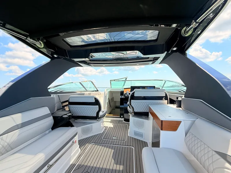 Slide: The Image of Sea Ray SLX 360 Outboard 2027 - 48