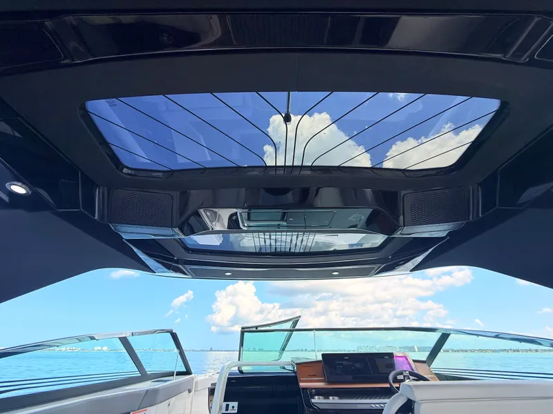 Slide: The Image of Sea Ray SLX 360 Outboard 2027 - 49