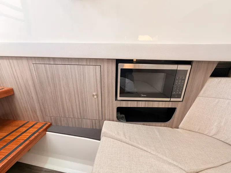 Slide: The Image of Sea Ray SLX 360 Outboard 2027 - 64