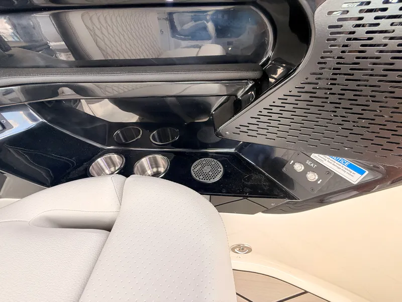 Slide: The Image of Sea Ray SLX 360 Outboard 2027 - 60