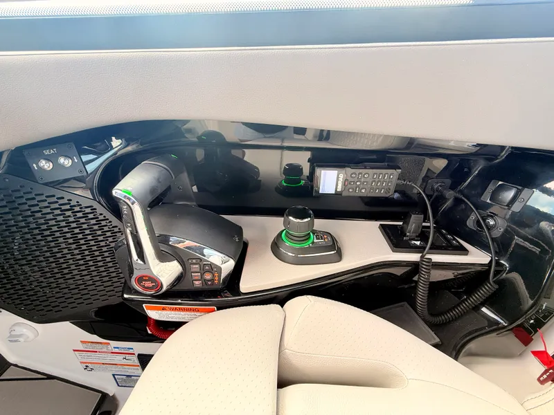 Slide: The Image of Sea Ray SLX 360 Outboard 2027 - 52
