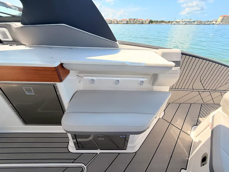 Slide: The Image of Sea Ray SLX 360 Outboard 2027 - 35