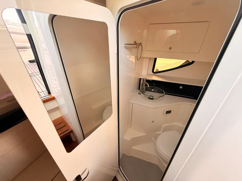 Slide: The Image of Sea Ray SLX 360 Outboard 2027 - 68