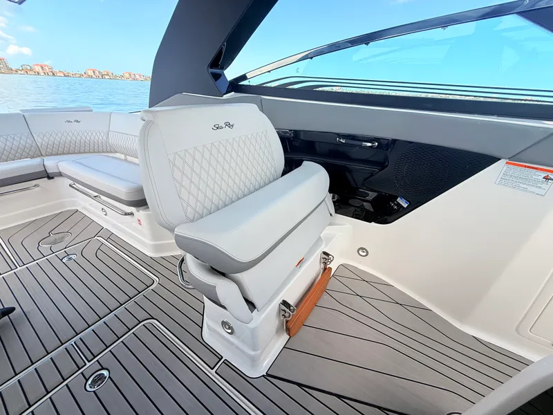 Slide: The Image of Sea Ray SLX 360 Outboard 2027 - 59