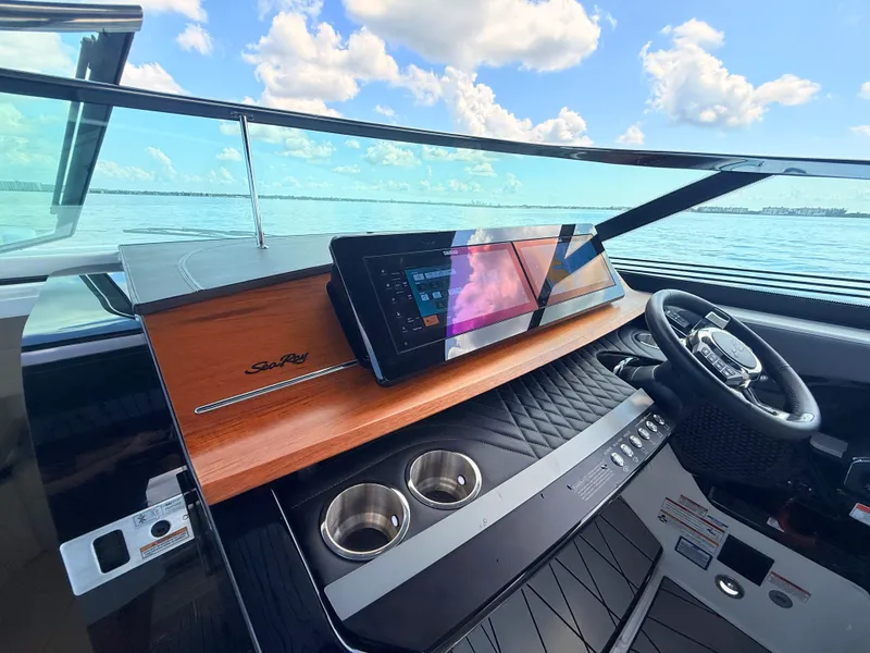 Slide: The Image of Sea Ray SLX 360 Outboard 2027 - 57