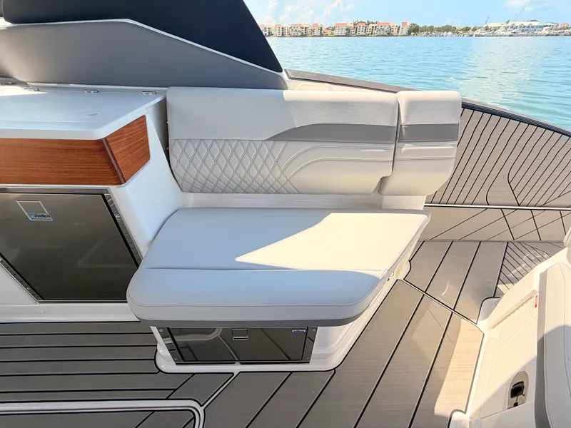 Slide: The Image of Sea Ray SLX 360 Outboard 2027 - 34