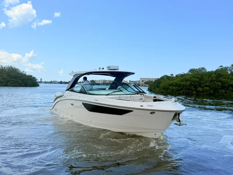 Slide: The Image of Sea Ray SLX 360 Outboard 2027 - 4