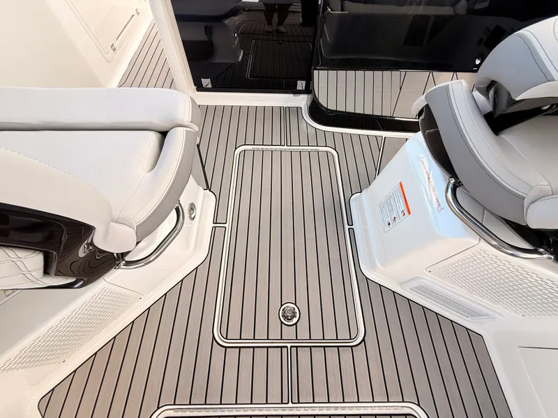 Slide: The Image of Sea Ray SLX 360 Outboard 2027 - 43