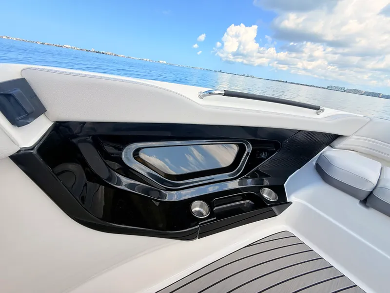 Slide: The Image of Sea Ray SLX 360 Outboard 2027 - 75