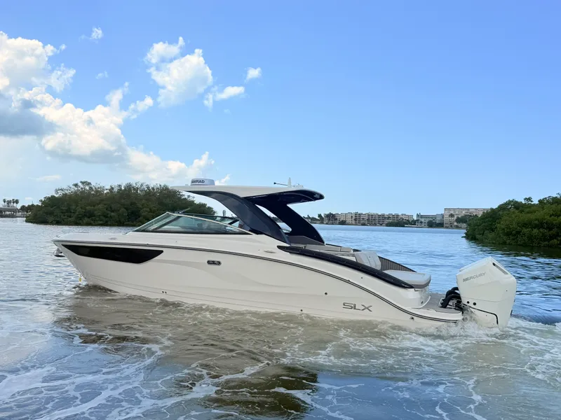 Slide: The Image of Sea Ray SLX 360 Outboard 2027 - 15