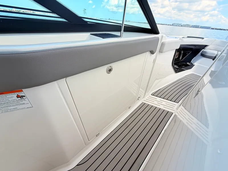 Slide: The Image of Sea Ray SLX 360 Outboard 2027 - 72