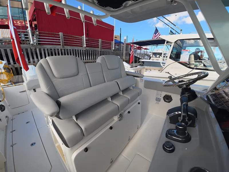 Slide: The Image of Boston Whaler 330 Outrage 2027 - 14
