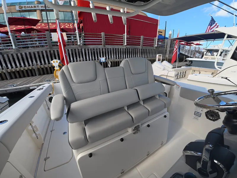 Slide: The Image of Boston Whaler 330 Outrage 2027 - 15