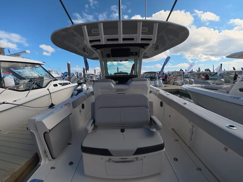 Slide: The Image of Boston Whaler 330 Outrage 2027 - 10