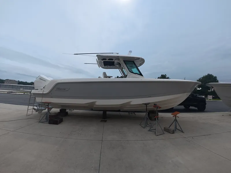 Slide: The Image of Boston Whaler 330 Outrage 2027 - 1