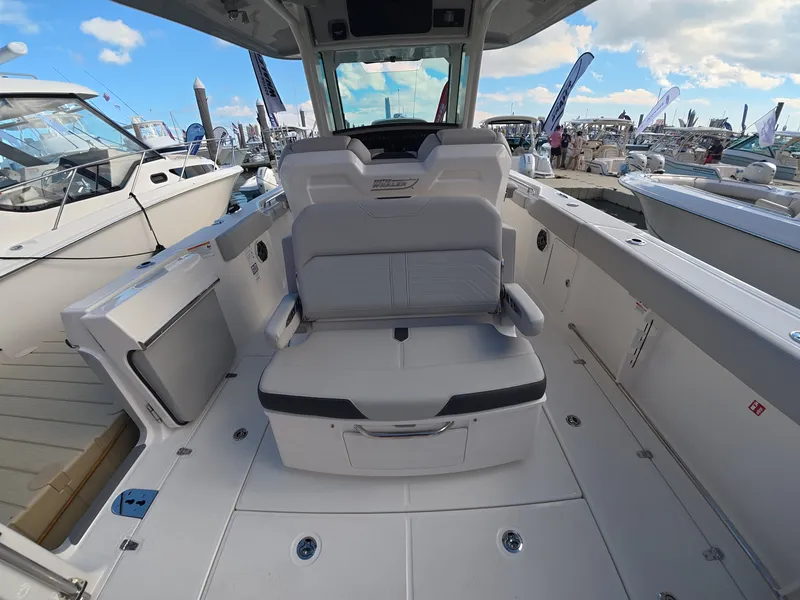 Slide: The Image of Boston Whaler 330 Outrage 2027 - 9