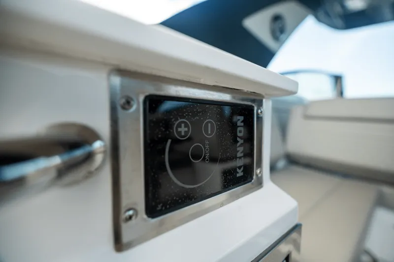 Slide: The Image of Cruisers 34 GLS Outboard 2027 - 81
