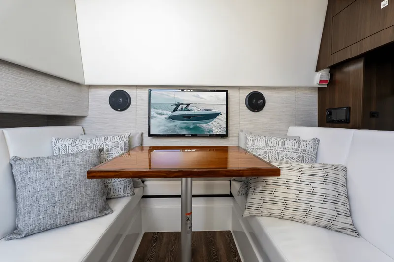 Slide: The Image of Cruisers 34 GLS Outboard 2027 - 154