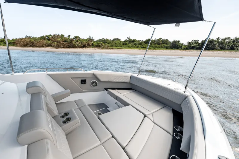 Slide: The Image of Cruisers 34 GLS Outboard 2027 - 19