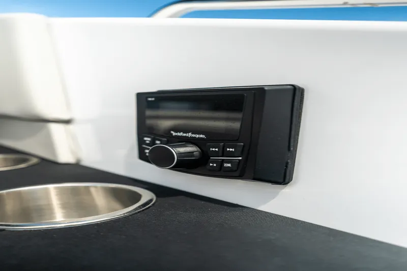 Slide: The Image of Cruisers 34 GLS Outboard 2027 - 83